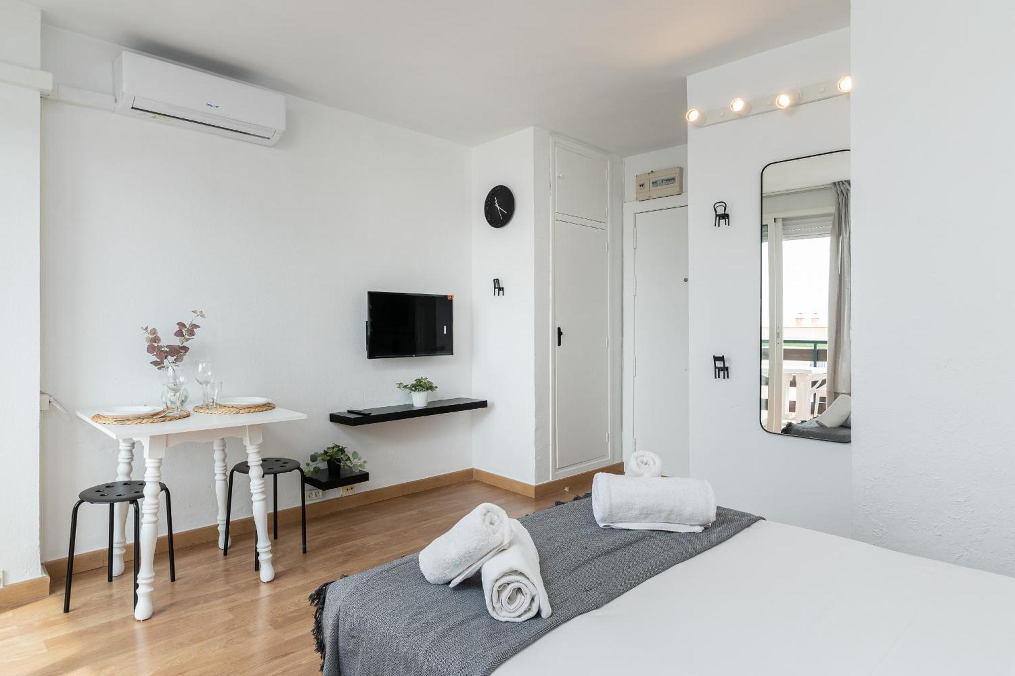 Blonzu Benin Apartment เบนัลมาเดนา ภายนอก รูปภาพ