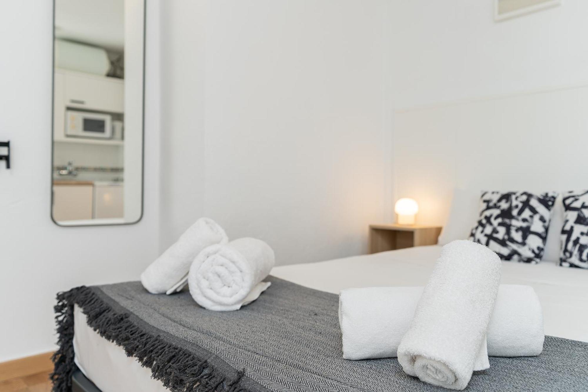 Blonzu Benin Apartment เบนัลมาเดนา ภายนอก รูปภาพ